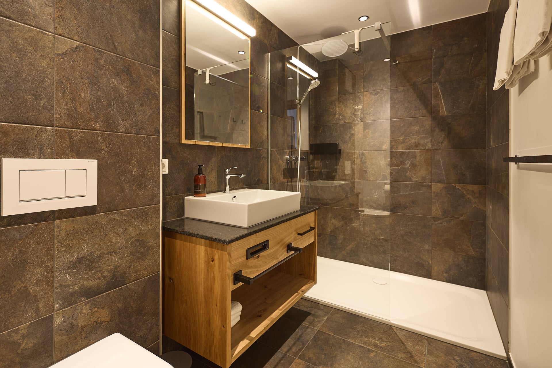Top 1 — Suite M80° (2)